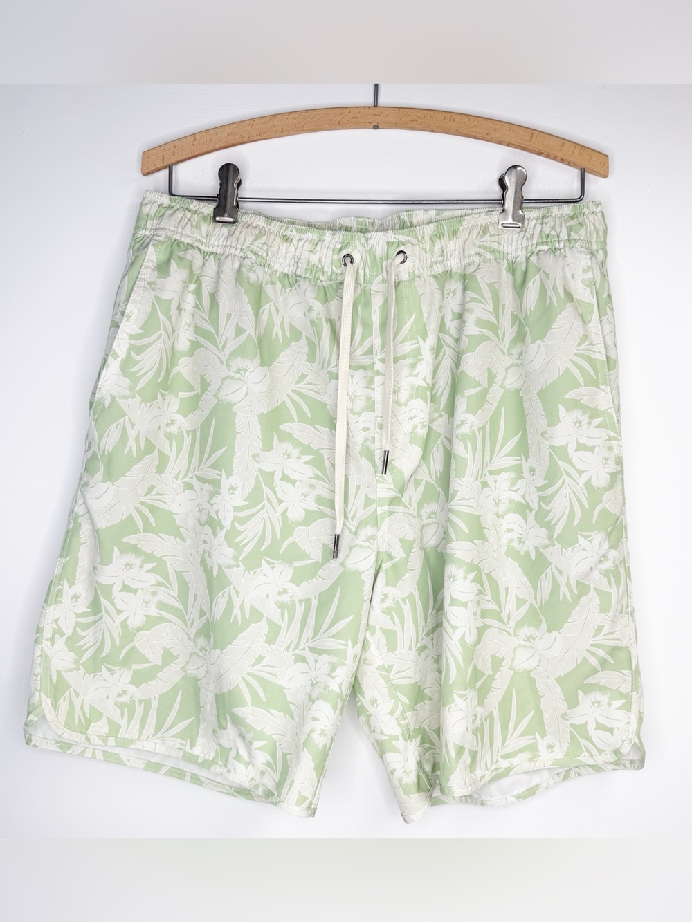 Fair Harbor Men's Light Green Floral Swim Trunks Classic Drawstring Trunk XL